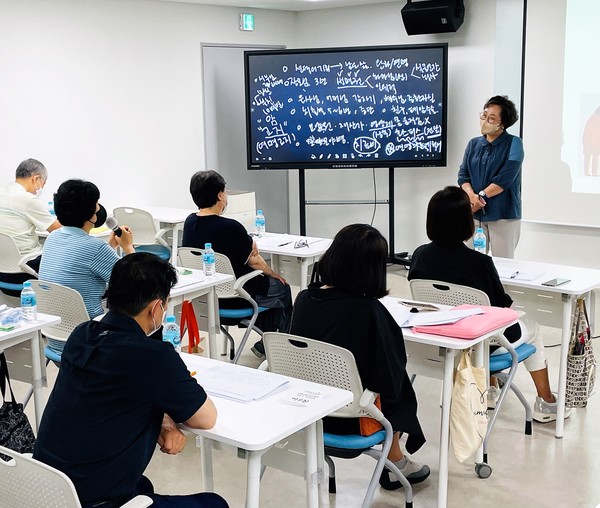 사진은 사전연명의료의향서 상담사 양성교육 모습 (사진=노원구청)