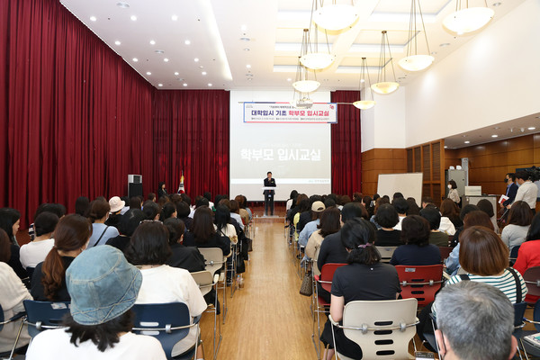 도봉구(구청장 오언석)는 서울시 자치구 중 최초로 중장기 교육정책 「도봉구 민선8기 교육 종합계획」을 수립하고 2026년까지 교육 업무 추진에 구 역량을 집중한다.