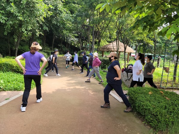 양천구는 걷기, 영양상담 등 구민에게 건강한 생활습관의 중요성을 전파할 건강리더 160명을 양성하는 ‘2023 건강도시학교’를 운영한다고 밝혔다. (사진=양천구청)