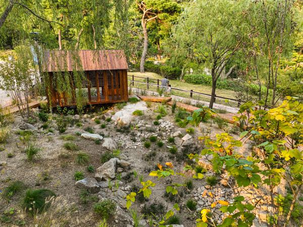 오세훈 시장이 빽빽한 도심 속 회색 구조물을 지우고 365일, 서울 어디서든 정원을 만날 수 있도록 세계적인 정원 도시로의 전환을 골자로 한 '정원도시, 서울' 구상을 발표했다. 사진은 북서울꿈의숲 모습 (사진=서울시청)