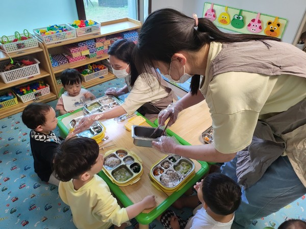 인천시가 어린이집 이용 영·유아에게 제공하는 급식비를 올려 전국 특·광역시 중 가장 많은 급식비를 지원한다. (사진=인천시청)