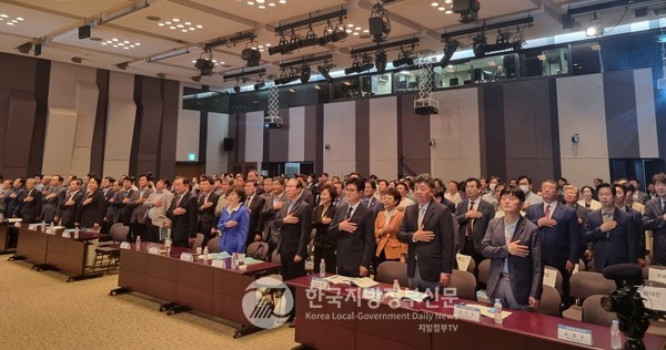 7일 개최된 동서미래포럼 2차  정책포럼에 대구, 광주, 서을 각계인사 500여 명이 참석해 대성황을 이뤘다(사진=조용원 기자)