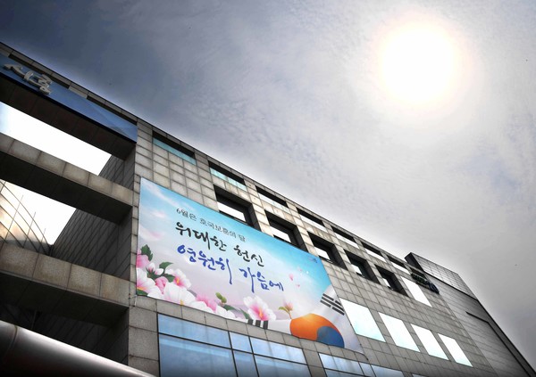 ​시흥시(시장 임병택)는 KTX광명역 및 판교 방면으로 출퇴근하는 시민들의 불편을 해소하고자 추진했던 도 내 간 광역버스 4개 노선이 ‘경기도 공공버스 사업’에 최종 선정돼 본격적으로 사업을 진행한다고 밝혔다. (자료=시흥시청)