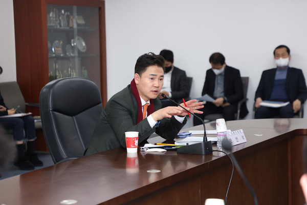 오언석 도봉구청장은 “우수시장 벤치마킹에 따른 맟춤형 컨설팅이 유통환경 및 소비자 트렌드 변화에 대응하고 상권의 차별화된 상품 및 서비스를 개발할 수 있는 기회가 되길 바란다”고 말했다. (사진=도봉구청)