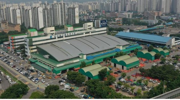 인천광역시(시장 유정복)는 삼산농산물도매시장 시설현대화 사업이 행정안전부의 지방재정 중앙투자심사를 통과함에 따라 사전 행정절차를 완료하고 본격적인 사업추진에 들어간다고 밝혔다. 사진은 삼산농산물도매시장 전경 (사진=인천시청)