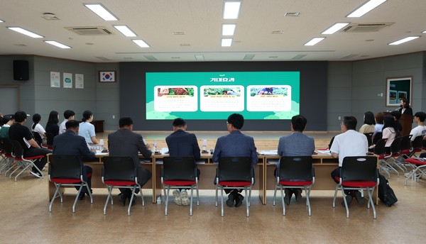 가평군에 따르면 지난 2월 공직자 25명으로 구성된 MZ 패널단을 발족, 5개월 동안 전문교육기관 위탁을 통해 정책사업 분석, 전문강사 사례 강의, 분과별 코칭 및 브레인스토밍 등 행정의 변화․혁신 역량 강화를 위한 다양한 연구 활동을 펼쳐왔다고 밝혔다. (사진=가평군청)