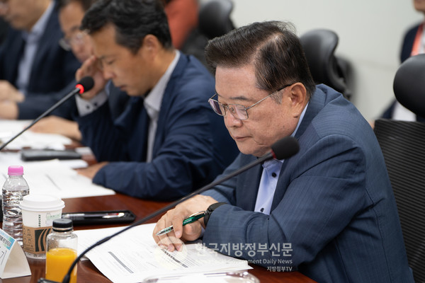 우동기 대통령 직속 국가균형발전위원회 위원장은 이날 토론회에서 “윤석열 정부의 지방시대 균형발전 패러다임은 지방이 주도적으로 기획하여 추진하고 중앙이 지원하는 형태로 바뀔 것”이라며 “이를 위한 자치분권과 재정분권은 시대의 흐름이다”고 밝혔다.(사진=국가균형위)