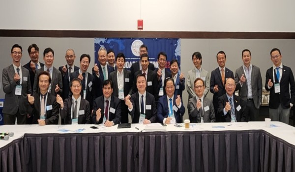 인천광역시(시장 유정복)와 인천관광공사(사장 백현)는 대한관절경학회와 함께 국내 최초로 ‘2026 아시아 관절경 스포츠 의학회(Asia Pacific Knee, Arthroscopy and Sports medicine Society, APKASS)’ 유치에 성공했다고 밝혔다. 유치 성공 세레머니 모습 (사진=인천시청)