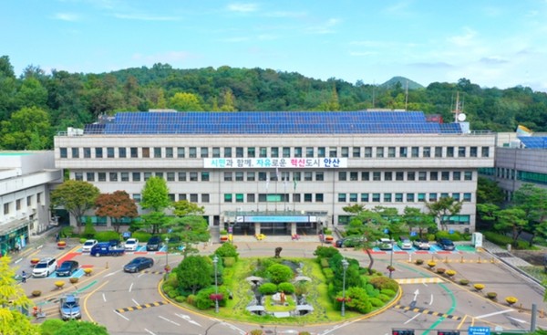 안산시(시장 이민근)는 상반기 예산 신속집행 목표액을 초과 달성하고 경기도 내 인구 50만 명 이상 지방정부(11개) 가운데 집행률 1위를 기록했다고 4일 밝혔다.