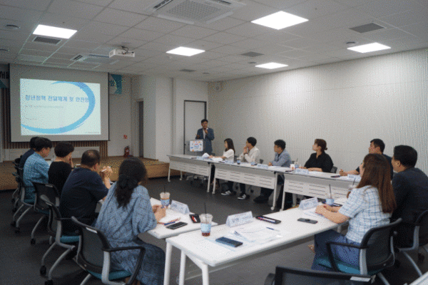 한국청소년정책연구원 김기헌 청년정책연구실장의 ‘서울 청년 사회안전망 로드맵’ 발제 모습 (사진=서울시청)