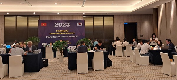 경기도는 경기도경제과학진흥원(이하 경과원)과 함께 ‘2023 환경산업 통상촉진단’으로 인도네시아 자카르타와 베트남 호치민에 도내 유망 환경기업 12개 사를 파견해 총 124건, 1,875만 달러의 수출 상담 성과를 거뒀다. (사진=경기도청)