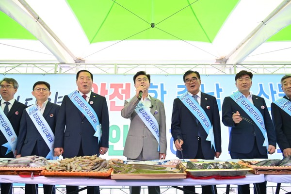 김태흠 지사는 “도와 정부에서 후쿠시마산 수산물 수입 금지, 해수 실시간 모니터링, 수산물 방사능 검사 등을 통해 물 샐 틈 없이 관리하고 있는 만큼, 우리 수산물은 안전하다는 말씀 드린다”라고 밝혔다. (사진=충남도청)