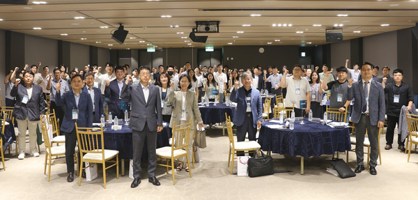 충남창조경제혁신센터(센터장 강희준)는 충청남도청, 충남지방중소벤처기업청과 함께 지난 14일 라마다앙코르 천안에서 ‘제1회 지역 혁신 오픈이노베이션 포럼’ 행사를 성공적으로 마무리 했다고 17일 밝혔다. (사진=충남창조경제혁신센터)