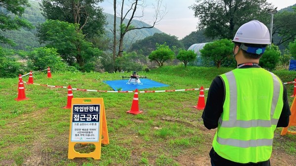 지난 3월 국토교통부와 항공안전기술원이 주관하는 ‘2023 드론 실증도시 구축사업’에 강원도에서 유일하게 최종 선정된 영월군은 드론 배송 서비스를 무료로 본격 운영한다고 밝혔다. (사진=영월군)