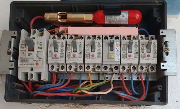 당진시가 어린이집, 경로당 등 안전취약계층 이용 시설을 대상으로 전국 최초로 소공간용 소화용구 설치 지원사업을 완료했다. (사진=당진시청)