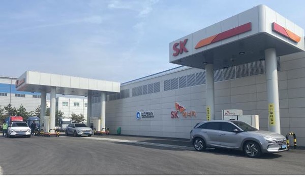 인천광역시(시장 유정복)는 8월 4일 중구 신흥동3가에 위치한 내트럭 하우스 인천사업소 내 내트럭인천 수소충전소의 준공식을 가졌다. 충전소는 시범운영을 거쳐 8월 14일부터 상업 운영을 개시할 예정이다. (사진=인천시)