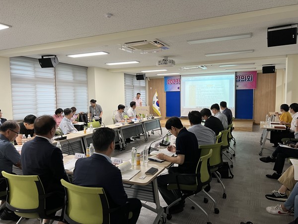 경북도는 9일 동부청사 대회의실에서 도내 원전산업 육성을 위한 기업육성·기술개발·인재양성 및 국책사업 유치 등 협력과제 발굴을 논의하기 위한 ‘제1차 원전산업 육성 협의회’를 개최했다. (사진=경북도)