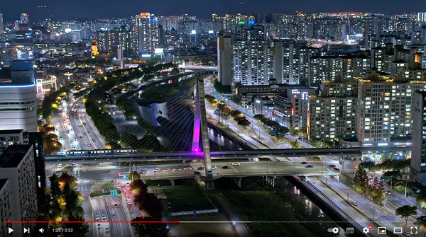 대구광역시와 대구문화예술진흥원 관광본부는 4K 항공 드론 촬영으로 색다른 대구 야경을 담은 대구관광 홍보영상을 제작, SNS채널을 통해 홍보한 결과 총 조회 수 120만 회를 돌파하는 등 온라인을 통한 대구관광 마케팅에 큰 성과를 내고 있다. (자료=대구시)