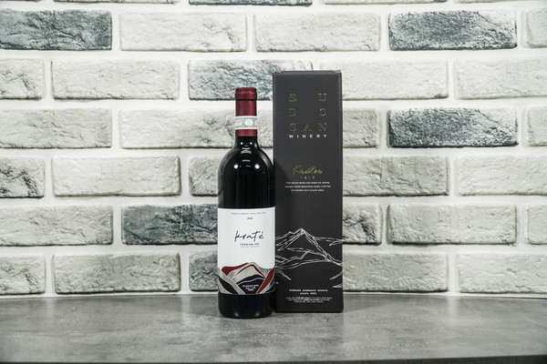 경북도는 ‘2023 대한민국 우리술 품평회’에서 김천 수도산와이너리의 '크라테미디엄드라이'가 대통령상을, 경산 미송주가의 경산대추약주 '추'는 최우수상에 선정됐다고 밝혔다. 김천 수도산와이너리 '크라테미디엄드라이' (사진=경북도)