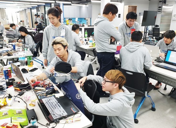 서울시는 앞으로 5년간(2023-2027) 소공인 제조혁신 역량 제고를 위해 총 700억원을 투입해 소공인 성장자금을 신설하고, 단계별 스마트화 보급·확산을 시작한다. G캠프 모습 (사진=서울시)