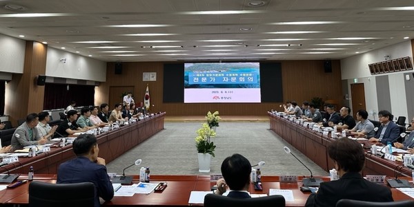 충남도가 도내 5개 시군 4개 항만에서 18건 3조 5000억여 원 규모의 개발 사업을 발굴, 국가계획 반영에 도전한다. 관련 전문가 자문회의 모습 (사진=충남도)