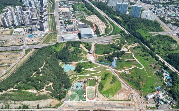 정인화 광양시장은 “공원시설 신규 조성과 함께 광장 인프라도 확충해 광양시를 사람과 자연이 공존하는 명품 녹색도시로 만들겠다”고 밝혔다(사진=광양시청)