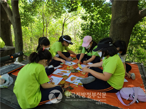광양시는 명품숲 조성, 오감만족 프로그램 운영 등으로 시민과 어린이들에게 다양한 특화 서비스를 제공하고 있다(사진=광양시청)