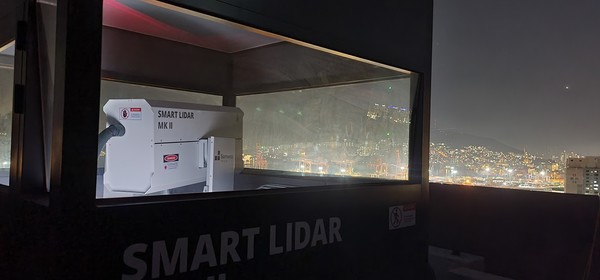 경기도 광역환경관리사업소가 스캐닝 라이다 등 첨단감시장비를 활용한 과학적 환경관리 체계 구축을 추진한다. 대기오염원을 감시하는 스캐닝 라이다 (사진=경기도)