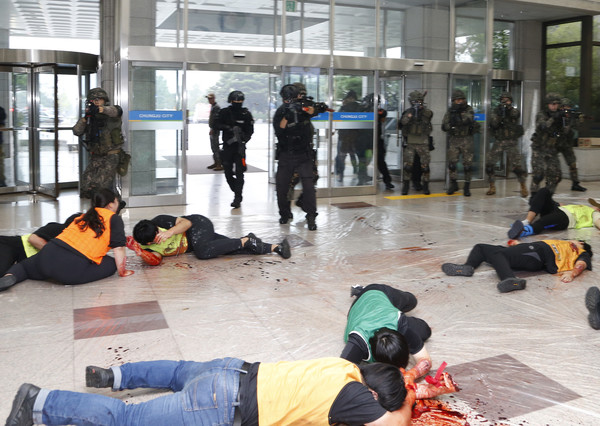 충주시는 20일 충주시청에서 전국 최초로 지역방위 수준 평가를 위한「2023 THE SHIELD 충주」 대테러 종합훈련을 실시했다. (사진=충주시)