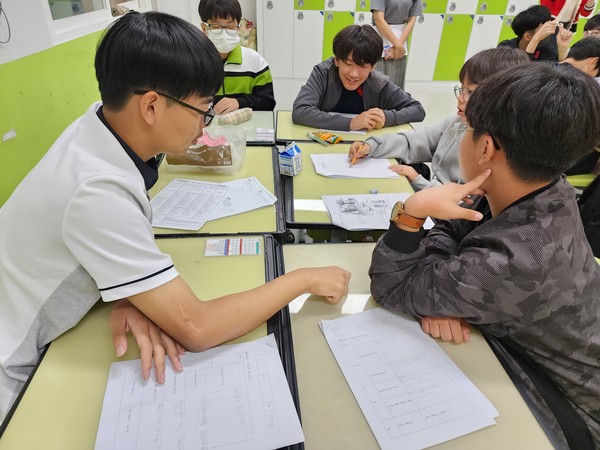 영월진로체험지원센터는 영월군, 영월교육지원청 주최 영월문화관광재단, 영월군도시재생지원센터 협력으로 지역특화 문화자원을 연계한 자유학기제 진로교육과정 ‘프로젝트-E, 메타버스 영월’을 추진했다. (자료=영월군)