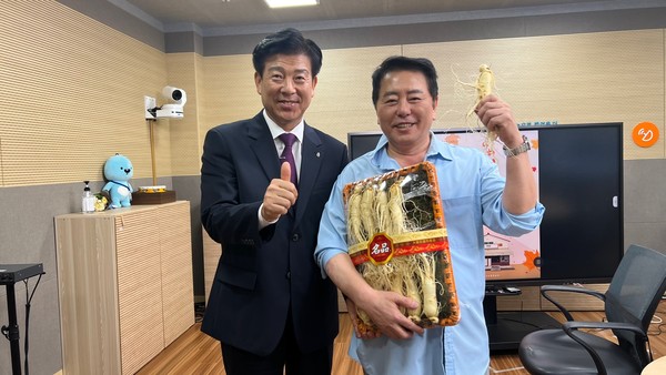 금산세계인삼축제 홍보를 위한 박범인 금산군수의 발걸음이 분주하다. (사진=금산군)