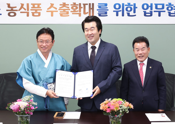 경북도는 최근 미국 LA 지역에 위치한 Foodot(푸닷)과 경북 농식품 미국 시장 수출 확대를 위한 업무협약을 체결했다고 16일 밝혔다. (사진=경북도)