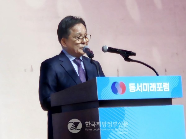 한경노 광주동서미래포럼 상임공동대표가 개회사를 하고 있다(사진=조용원 기자)