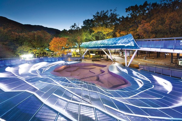 안양공공예술프로젝트(Anyang Public Art Project, 이하 APAP)가 문화체육관광부의 ‘로컬100(지역문화매력 100선)’으로 선정됐다. 작품 '나무 위의 선으로 된 집' (사진=안양시)