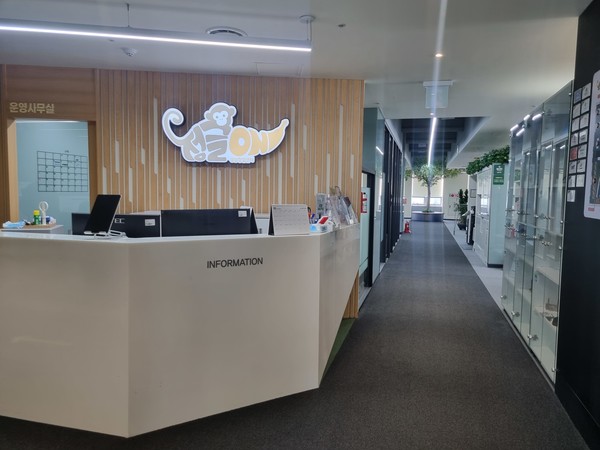 성남시(시장 신상진) 성남창업센터가 2023 아시아창업보육협회(Asian Association of Business Incubation)에서 주관하는 ‘2023 AABI AWARDS’에서 한국 지방정부 중 최초로 '올해의 창업보육센터상(AABI Incubator of the Year Award)' 수상자로 결정됐다. 성남창업센터(킨스타워) 모습 (사진=성남시)