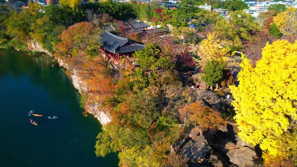 문화재청은 현재 국가지정문화재 보물인 “삼척 죽서루”가 역사적·문화적·건축적·건축사적·경관적 측면에서 탁월한 가치성이 인정되어 국가지정문화재 국보로 지정할 것을 예고했다. (사진=삼척시)