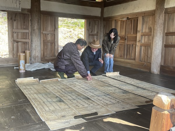 달성군에 따르면, 달성문화도시센터(이사장 최재훈)에서 지역이 가진 역사적 문화유산과 문화원형을 발굴하고 미래문화도시의 근간이 되는 지역문화 자원을 확보하기 위해 KBS와 공동제작한 ‘TV쇼 진품명품’이 사상 최초로 지역 특집 방송으로 시민들을 맞이한다. (사진=달성군)