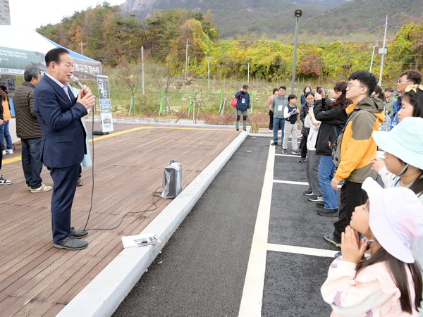 문경시는 지난 5일 경상북도 문경과 충청북도 충주를 잇는 한반도 최초의 고갯길인 하늘재를 걷는 ‘하늘재, 마의태자의 길을 걷다’를 개최했다. (사진=문경시)