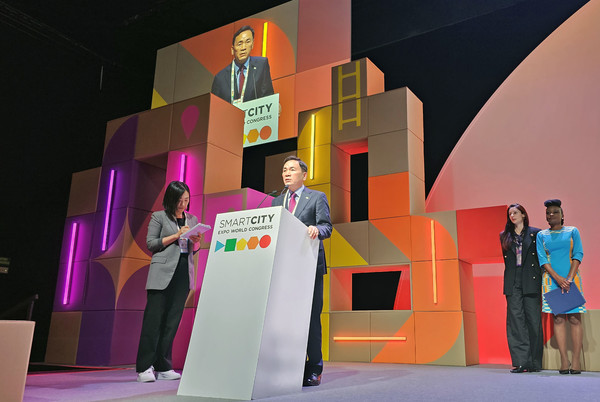 바르셀로나 최우수상 수상 소감을 발표하는 조성명 강남구청장 (사진=강남구)