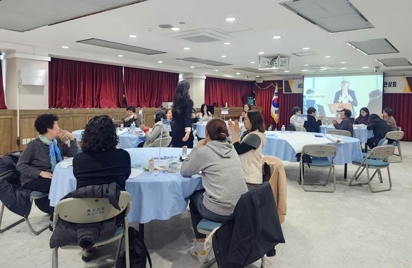 서대문구(구청장 이성헌)는 지역사회 아동들의 안정적인 교육 환경 조성과 인재 양성을 위해 전국 최초로 ‘각 동 반장들이 참여하는 지역사회 교육 네트워크’를 구축 운영하고 있다고 14일 밝혔다, (사진=서대문구)