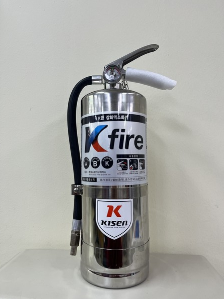 충주시는 전국 최초로 관내 일반음식점 3,830개소를 대상으로 주방 화재에 최적화된 K급 소화기 구입비를 지원한다고 밝혔다. (사진=충주시)