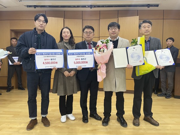 홍천군(군수 신영재)은 환경부 한강유역환경청에서 실시하는 한강수계관리기금 성과평가에서 ‘상수원관리지역관리’와 ‘비점오염저감사업’ 부문에서 1위에 선정돼 2관왕의 영예를 안았다. (사진=홍천군)