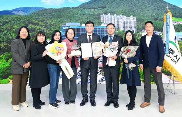 광주시는 지난 19일 보건복지부가 주관한 ‘2023년 보육유공자 정부포상 수여식’에서 지방정부 부문 ‘국무총리 표창’을 수상했다고 20일 밝혔다. (사진=광주시)