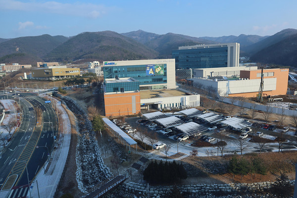 케이메디허브 연구진은 알츠하이머병에 영향을 줄 수 있는 글루타티온을 타겟으로 하는 MRI 조영제를 개발했고, 관련 발명을 PCT(특허협력조약)에 따른 국제특허출원했다. 케이메디허브 전경 (사진=대구시)