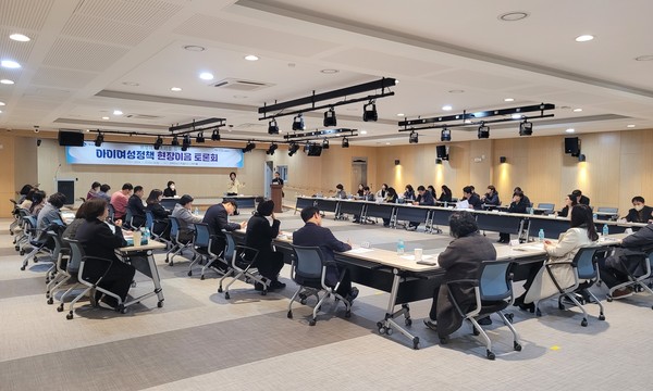 경상북도에서는 이번 토론회를 통해 유관기관과 소통 창구를 확장하고 협력체계를 강화해 지역사회 전반에 걸친 적극적이고 효과적인 대응을 이끌어내기 위한 기회로 만들 계획이다. (사진=경북도)