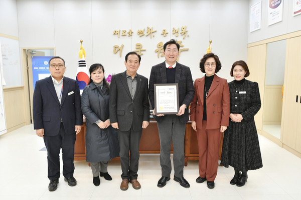 원주시는 (사)한국공공자치연구원의 ‘2023년 한국지방자치경쟁력 지수’ 평가에서 1,000점 만점 중 640.84점을 받아 전국 75개 ‘시’ 부문 종합 8위, 강원특별자치도 종합 1위를 차지하는 쾌거를 거뒀다고 15일 밝혔다. (사진=원주시)