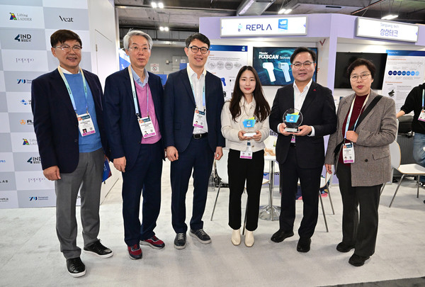 경상북도와 경북경제진흥원은 지난 1월 9일부터 12일까지 열린 세계 최대 규모 전자제품박람회(CES 2024)에서 최고혁신상 2개를 포함해 총 7개의 혁신상을 수상하는 등 경북공동관을 역대 최고의 성적과 함께 성공적으로 마무리했다고 밝혔다. (사진=경북도)