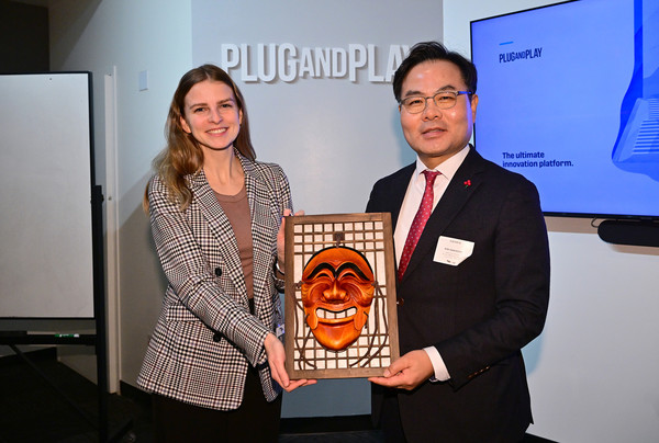 12일에는 실리콘밸리 유망기업인 엘비스(LVIS), 플러그앤플레이(PLUG&PLAY)를 방문해 협력사업 및 경제교류 등을 논의했다. (사진=경북도)