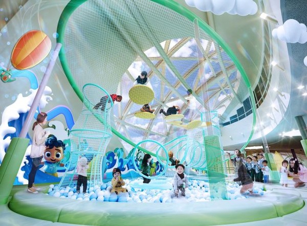 서울시는 뚝섬 자벌레, 보라매공원, 강서 거점형 키움센터 등에 독특한 콘셉트를 살린 ‘시립’ 서울형 키즈카페를 3월부터 순차적으로 개관한다. 자치구에서 운영하는 서울형 키즈카페도 54개소가 새롭게 개관한다는 목표다. 시립 뚝섬자벌레 모습 (사진=서울시)