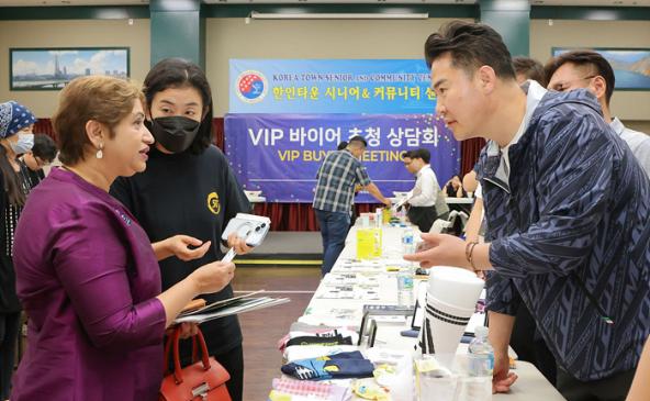 오언석 도봉구청장은 “2023년이 도봉구가 우리나라 양말산업의 메카로서 새로운 전기를 마련한 한 해였다면, 2024년 올해는 국내외 홍보‧마케팅 등 지원정책들을 통해 더 큰 도약을 할 수 있는 한 해가 될 수 있도록 하겠다”고 말했다. (사진=도봉구)